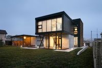 Четкие формы, простота и лаконичность – основная концепция современных зданий Четкие формы, простота и лаконичность – основная концепция современных зданий