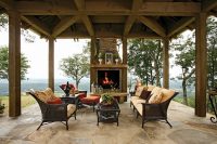 Настоящий дровяной камин — непременный атрибут загородного дома Настоящий дровяной камин — непременный атрибут загородного дома