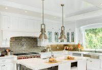 Если техника не подходит по стилю к кухне классике - её можно спрятать за фасадами кухни  Если техника не подходит по стилю к кухне классике - её можно спрятать за фасадами кухни