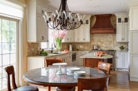 Одним из самых популярных способов отделки стен на кухне является использование керамической плитки и моющихся виниловых обоев Одним из самых популярных способов отделки стен на кухне является использование керамической плитки и моющихся виниловых обоев