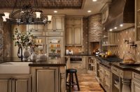 Кованые детали в декоре кухни как нельзя лучше подчеркнут благородство классического стиля Кованые детали в декоре кухни как нельзя лучше подчеркнут благородство классического стиля