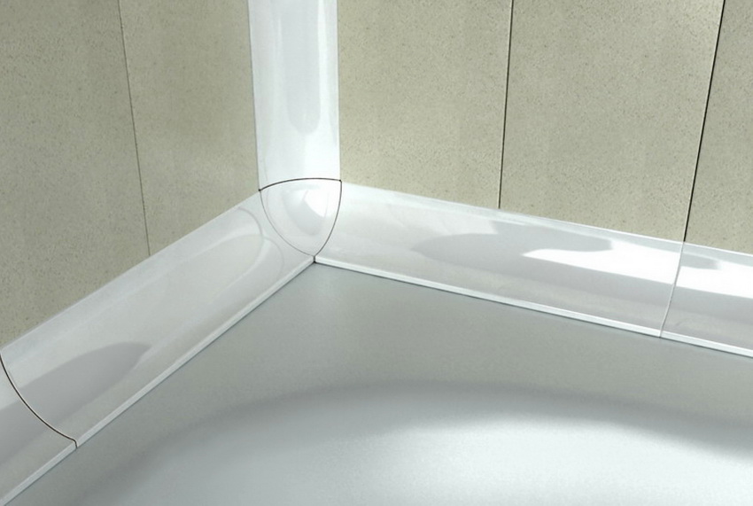 Надежные и основательные керамические бордюры отлично вписываются в интерьер ванной комнаты