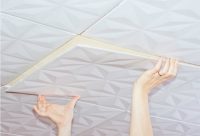 Плитка из пенополистирола — отличный теплоизолирующий материал, который часто используется для отделки потолка