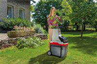 При работе со шредером необходимо надевать индивидуальные средства защиты - очки и перчатки При работе со шредером необходимо надевать индивидуальные средства защиты - очки и перчатки