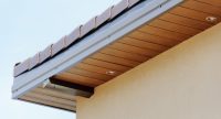 Софиты используются для подшивки карниза крыши Софиты для подшивки кровли: размеры, цены и краткий обзор разновидностей