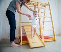 Занятия на детском спортивном уголке полезны ребенку уже с 6 месяцев Занятия на детском спортивном уголке полезны ребенку уже с 6 месяцев