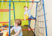 Существует множество моделей надежных и качественных детских спортивных уголков Существует множество моделей надежных и качественных детских спортивных уголков