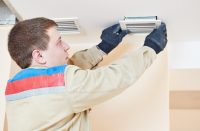 Регулярный уход за вытяжным вентилятором обеспечит его долгую работу Регулярный уход за вытяжным вентилятором обеспечит его долгую работу