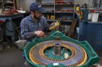 Проверить работоспособность конденсатора мультиметром можно даже без функции измерения емкости Проверить работоспособность конденсатора мультиметром можно даже без функции измерения емкости