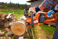 Бытовые бензопилы используют намного меньше топлива, чем профессиональные Бытовые бензопилы используют намного меньше топлива, чем профессиональные