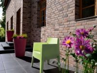 При соблюдении всех правил и рекомендаций по облицовке фасада здания, срок эксплуатации клинкерной плитки может достигать до 100 лет При соблюдении всех правил и рекомендаций по облицовке фасада здания, срок эксплуатации клинкерной плитки может достигать до 100 лет