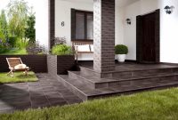 Клинкерная плитка также может использоваться в декоративных целях, покрывая только часть фасада здания Клинкерная плитка также может использоваться в декоративных целях, покрывая только часть фасада здания