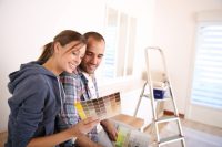 Перед началом покрытия потолка необходимо подобрать подходящий цвет и текстуру краски Перед началом покрытия потолка необходимо подобрать подходящий цвет и текстуру краски