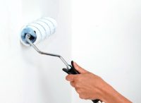 Для получения лучшего результата окрашивания, стену перед работой стоит обработать грунтовкой Для получения лучшего результата окрашивания, стену перед работой стоит обработать грунтовкой