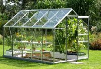 Для выращивания огурцов можно купить или соорудить удобный парник своими руками Для выращивания огурцов можно купить или соорудить удобный парник своими руками