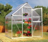 Теплица из поликарбоната обладает отличными светопропускными и светорассеивающими свойствами благодаря чему внутри создаётся максимально благоприятный микроклимат Теплица из поликарбоната обладает отличными светопропускными и светорассеивающими свойствами благодаря чему внутри создаётся максимально благоприятный микроклимат