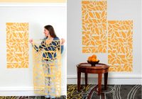 При помощи трафаретов можно оформить либо всю стену полностью, либо подчеркнуть некоторые зоны помещения При помощи трафаретов можно оформить либо всю стену полностью, либо подчеркнуть некоторые зоны помещения