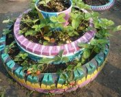 Чтобы сделать покрышки более привлекательными, достаточно просто покрыть их краской Чтобы сделать покрышки более привлекательными, достаточно просто покрыть их краской