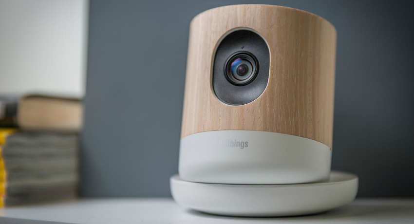 Современные беспроводные видеокамеры позволяют осуществлять наблюдение за домом посредством записи на носители и онлайн-трансляций