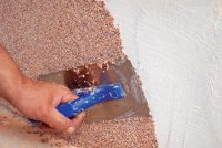 Фасадная штукатурка с мраморной крошкой крупного размера отлично подходит для облицовки фасада здания, формируя надежный защитный слой с отличными декоративными характеристиками Фасадная штукатурка с мраморной крошкой крупного размера отлично подходит для облицовки фасада здания, формируя надежный защитный слой с отличными декоративными характеристиками