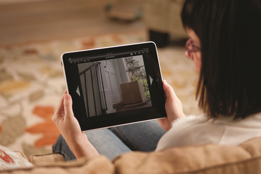 С помощью современных технологий, наблюдение за домом можно осуществлять в режиме онлайн с мобильного устройства