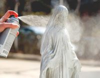 Для небольших бетонных конструкций например, садовых скульптур, можно приобрести краску по бетону в баллончике, что позволит быстро и удобно окрасить поверхность Для небольших бетонных конструкций например, садовых скульптур, можно приобрести краску по бетону в баллончике, что позволит быстро и удобно окрасить поверхность