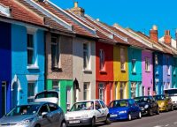 Краски от популярных брендов сохраняют яркость покрытия в течение длительного эксплуатационного периода Краски от популярных брендов сохраняют яркость покрытия в течение длительного эксплуатационного периода