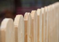 Незащищенная древесина не способна противостоять негативным атмосферным явлениям и паразитам, поэтому срок эксплуатации будет невелик Незащищенная древесина не способна противостоять негативным атмосферным явлениям и паразитам, поэтому срок эксплуатации будет невелик