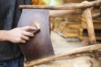 Перед покрытием масляной краской, изделие необходимо тщательно зачистить для получения лучшего результата окраски Перед покрытием масляной краской, изделие необходимо тщательно зачистить для получения лучшего результата окраски