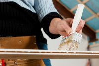 Алкидные краски для дерева имеют высокий уровень гидрофобных свойств, поэтому они идеально подходят для наружных работ Алкидные краски для дерева имеют высокий уровень гидрофобных свойств, поэтому они идеально подходят для наружных работ