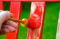 Перхлорвиниловая краска используется для отделки наружных конструкций и строений, образуя на поверхности плотный защитно-декоративный слой Перхлорвиниловая краска используется для отделки наружных конструкций и строений, образуя на поверхности плотный защитно-декоративный слой