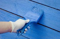 Латексные краски по дереву имеют высокую степень прочности, что позволяет защитить покрытие даже при однослойном прокрашивании Латексные краски по дереву имеют высокую степень прочности, что позволяет защитить покрытие даже при однослойном прокрашивании