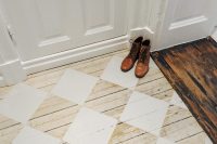 Для прихожей и коридора стоит использовать красители, которые имеют высокий уровень стойкости к механическим нагрузкам Для прихожей и коридора стоит использовать красители, которые имеют высокий уровень стойкости к механическим нагрузкам