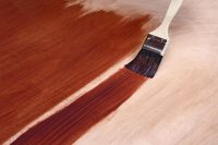 Одними из преимуществ акриловых красок по дереву для пола являются эластичность, паропроницаемость и стойкость к воздействию влаги Одними из преимуществ акриловых красок по дереву для пола являются эластичность, паропроницаемость и стойкость к воздействию влаги