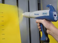 Самым экономным способом нанесения молотковой краски на поверхность является использование краскопульта или пульвелизатора Самым экономным способом нанесения молотковой краски на поверхность является использование краскопульта или пульвелизатора