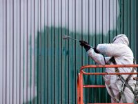 Молотковая краска лучше ложится на горизонтальные поверхности, поэтому при невозможности такой покраски, лучше использовать краскопульт или пульвелизатор Молотковая краска лучше ложится на горизонтальные поверхности, поэтому при невозможности такой покраски, лучше использовать краскопульт или пульвелизатор