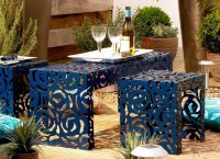 Благодаря широкой цветовой гамме оттенков, молотковая краска может использоваться для декора садового инвентаря и мебели Благодаря широкой цветовой гамме оттенков, молотковая краска может использоваться для декора садового инвентаря и мебели