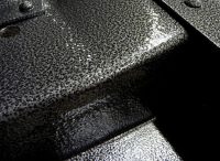 Молотковая краска практически незаметна в местах подкрашивания изделия, в случаи повреждения основного слоя краски Молотковая краска практически незаметна в местах подкрашивания изделия, в случаи повреждения основного слоя краски