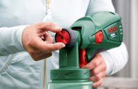 Из-за металлических хлопьев в составе молотковой краски, необходимо обратить внимание на подбор правильного размера сопла краскопульта Из-за металлических хлопьев в составе молотковой краски, необходимо обратить внимание на подбор правильного размера сопла краскопульта