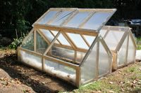 Экономичный вариант парника - деревянный каркас обтянутый полиэтиленом Экономичный вариант парника - деревянный каркас обтянутый полиэтиленом