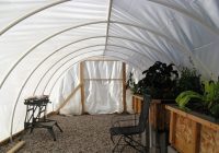 Пример аккуратной постройки парника из дуг арочного типа с использованием специального укрывного материала - агроспана Пример аккуратной постройки парника из дуг арочного типа с использованием специального укрывного материала - агроспана