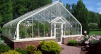 Сложные конструкции из стекла и профиля можно возвести самостоятельно, но требуют определенных знаний в строительстве фундамента и опорных конструкций Сложные конструкции из стекла и профиля можно возвести самостоятельно, но требуют определенных знаний в строительстве фундамента и опорных конструкций