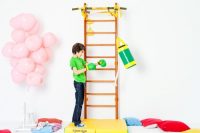 Т – образная конструкция шведской стенки крепится к несущей стене в квартире и выдерживает вес до 150 кг Т – образная конструкция шведской стенки крепится к несущей стене в квартире и выдерживает вес до 150 кг