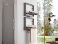 Полотенцесушители с полкой потребляют больше тепла, поэтому такие модели мощнее обычных Полотенцесушители с полкой потребляют больше тепла, поэтому такие модели мощнее обычных