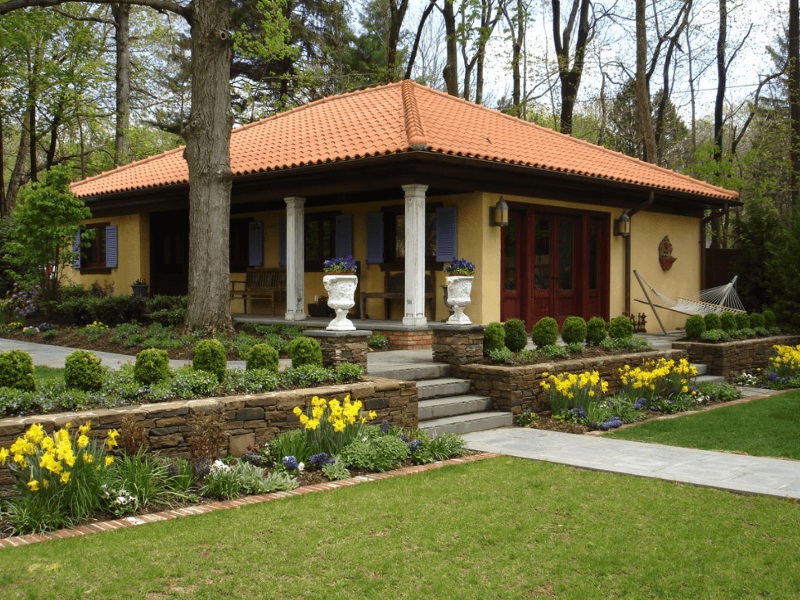Дизайн двора: красивые идеи украшения и оформления территории частного дома (100 фото)