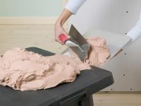 Правильный выбор инструментов для работы с штукатуркой обеспечит вам удобство нанесения состава и правильный результат отделки Правильный выбор инструментов для работы с штукатуркой обеспечит вам удобство нанесения состава и правильный результат отделки