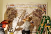 При монтаже фрески на стену необходимо следить за тем, чтобы в комнате не было сквозняков При монтаже фрески на стену необходимо следить за тем, чтобы в комнате не было сквозняков