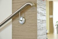 Благодаря добавлению перламутра в состав «короеда» можно добиться эффекта свечения поверхности Благодаря добавлению перламутра в состав «короеда» можно добиться эффекта свечения поверхности