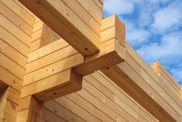 При возведении бани из древесины стоит выбирать только качественные краски для дерева для наружных работ, чтобы продлить срок эксплуатации постройки и защитить материал от негативных механических и атмосферных влияний При возведении бани из древесины стоит выбирать только качественные краски для дерева для наружных работ, чтобы продлить срок эксплуатации постройки и защитить материал от негативных механических и атмосферных влияний