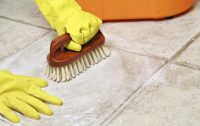 Для того, чтобы в швах напольной плитки не размножались микроорганизмы и грибки, стоит регулярно дезинфицировать поверхность Для того, чтобы в швах напольной плитки не размножались микроорганизмы и грибки, стоит регулярно дезинфицировать поверхность
